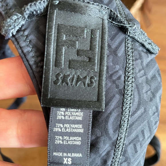 FENDI X SKIMS xs scoop bralette pack size xs  2 pices - Picture 5 of 5